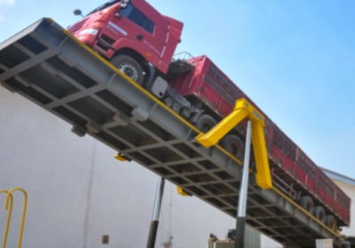 Caldefi-Plataforma-de-descarga-para-Graneis-Tombador